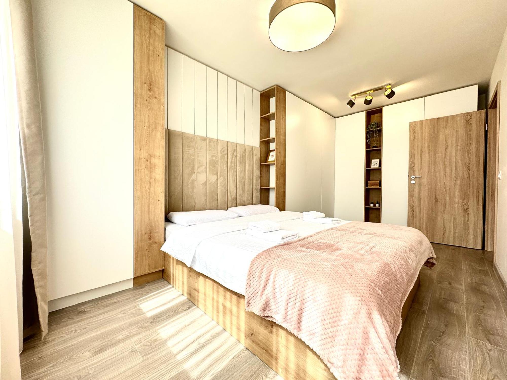 Apartment Two Chic *
